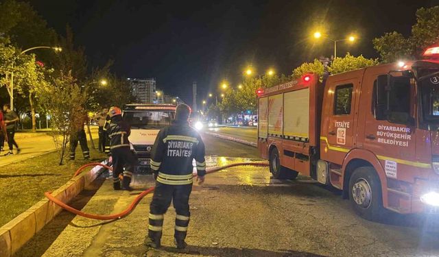 Diyarbakır’da park halindeki çekicide çıkan yangın büyümeden söndürüldü