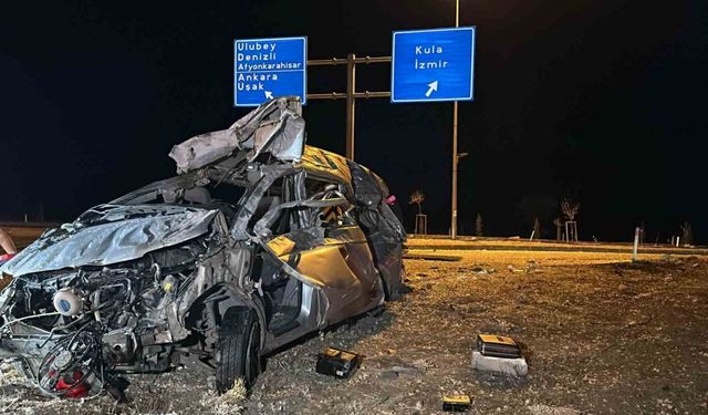 Döner kavşaktan düz karşıya geçen minibüs kaza yaptı: 1 ölü