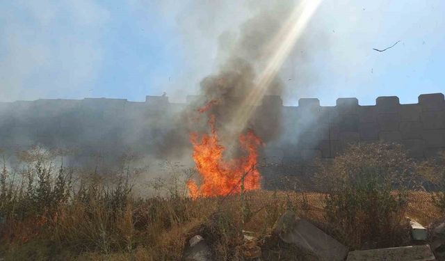 Edirne’de kaynak makinesinden çıkan kıvılcım 2 dekar buğdayı yaktı