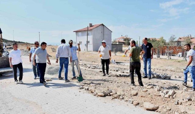 Emet Belediyesinden Sanayi Sitesi’nde parke taşı döşeme çalışması