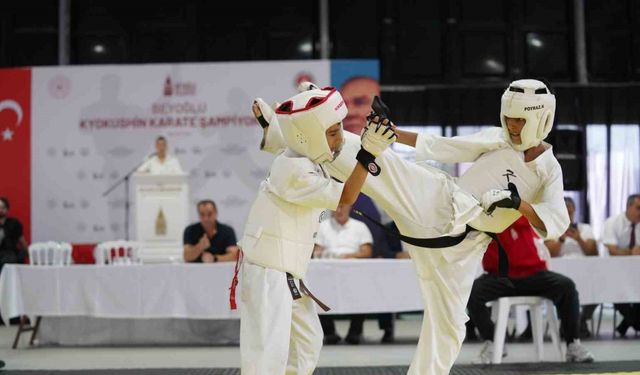 Genç karateciler, Beyoğlu Kyokushin Karate Şampiyonası’nda yarıştı