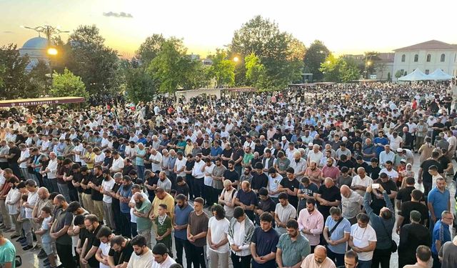 Haniye’ye düzenlenen suikast yürüyüşle protesto edildi