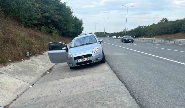 Hasdal-Kemerburgaz yolunda esrarengiz araba: Kapıları açık şekilde terk edildi