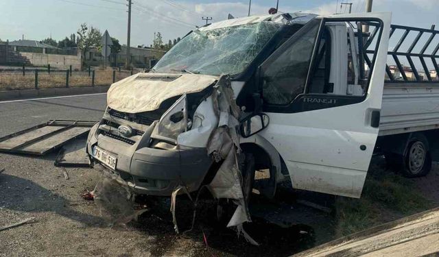 Iğdır-Doğubayazıt karayolunda trafik kazası: 3 yaralı