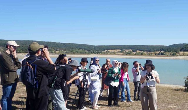 İklim Değişikliği projesinde, öğrenciler çöp toplayarak bunlardan sanat eseri yaptı