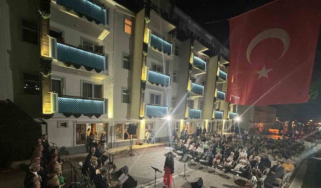 İnegöl Belediyesi Türk Müziği Korosu Oylat’ta konser verdi