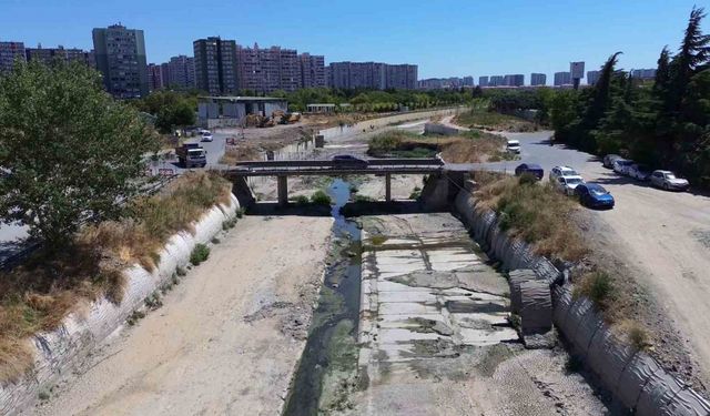 İstanbul’da Ayamama Deresi’nde koku ve kirlilik sorununa vatandaşlardan tepki