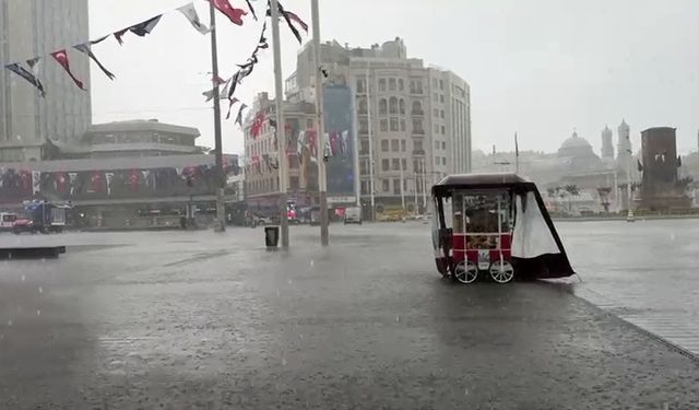 İstanbul’da sağanak yağış etkili oluyor