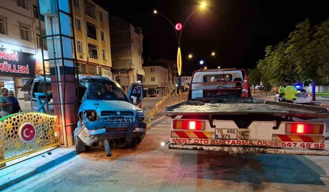 Kadının öldüğü, kocasının da ağır yaralandığı kaza anı kamerada