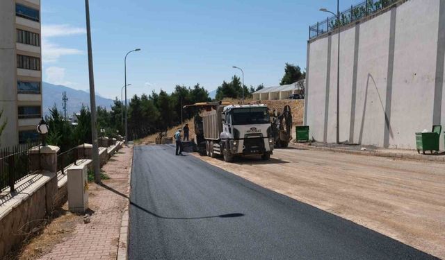 Kahramanmaraş’ta asfalt seferberliği sürüyor