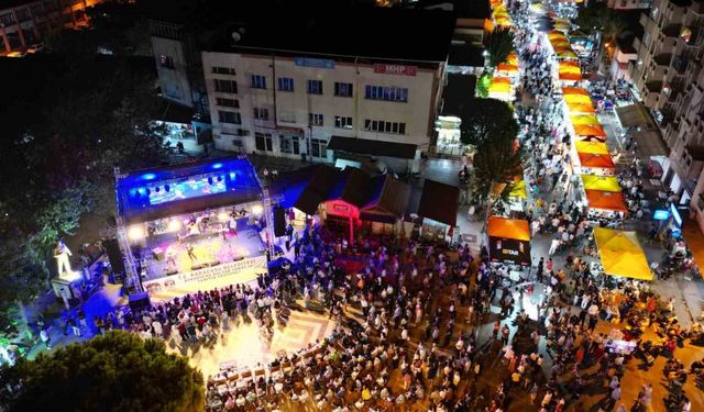 Karacasu festivalinde halk konserleri büyük ilgi gördü