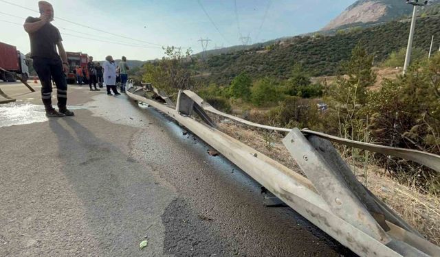 Kontrolden çıkan tır şarampole uçtu, sürücü şans eseri kurtuldu