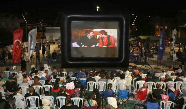 Küçükçekmece’de açık hava sinema günlerine yoğun ilgi