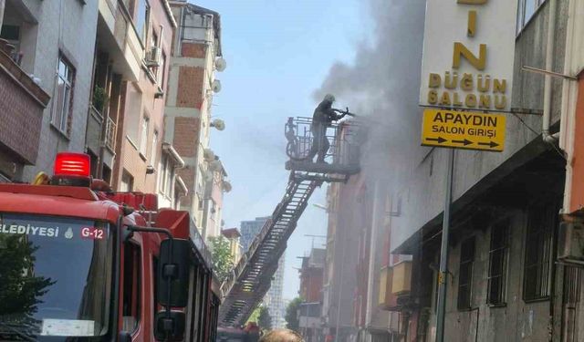 Küçükçekmece’de ayakkabı imalathanesinde yangın çıktı