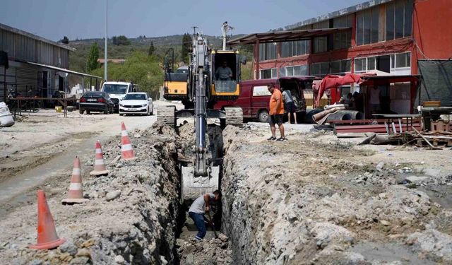 Kuşadası Ağaç İşleri Sanayi Sitesi’nde alt ve üstyapı çalışmaları sürüyor