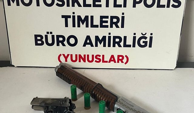 Kütahya’da bir araçta ruhsatsız tabanca ve tüfek ele geçirildi