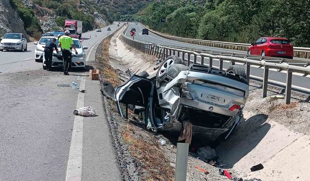 Kütahya’da iki otomobilin takla attığı kazada 6 kişi yaralandı