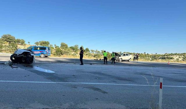 Kütahya’da şerit ihlali yapan araç kazaya neden oldu: 5 yaralı