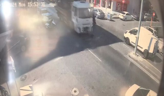 Maltepe’de yolun karşısına geçmeye çalışan çocuğa vinç aracı çarptı, o anlar kamerada