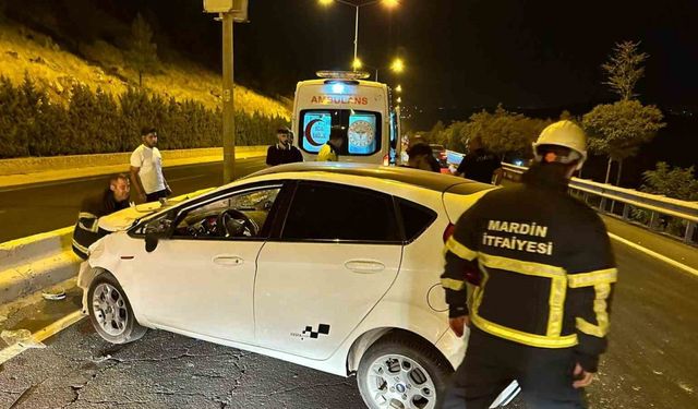 Mardin’de refüje çarpan otomobilde 2 kişi yaralandı