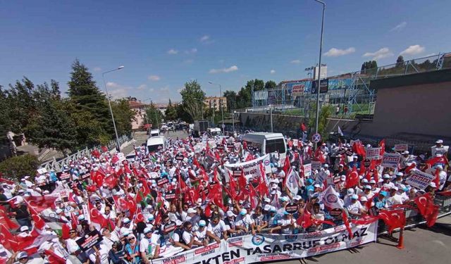 Memur-Sen Konfederasyonu’na bağlı sendikalar Bolu’dan başlattıkları yürüyüşü Ankara’da sonlandırdı