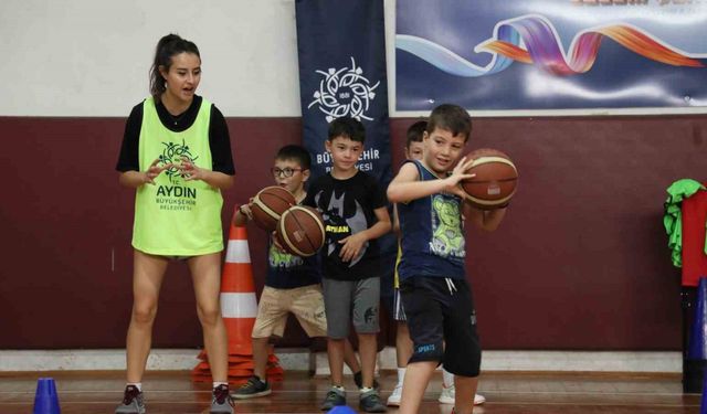 Minik basketbolcular Büyükşehir’in kurslarında yetişiyor