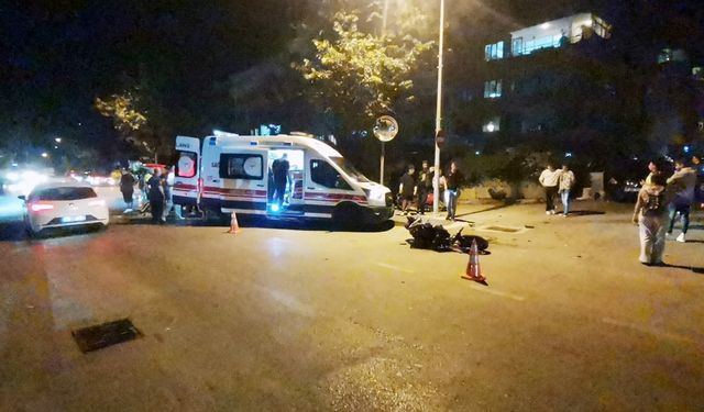 Mudanya’da motosiklet otomobile çarptı: 2 yaralı