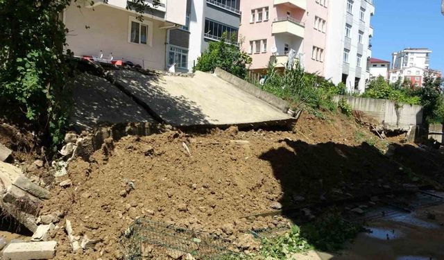 Ordu’da sağanak nedeniyle istinat duvarı yıkıldı: 10 daireli bina tahliye edildi