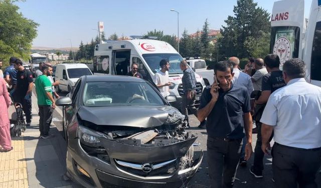 Polatlı’da yakınının cenazesine giden otomobille hafif ticari araç çarpıştı: 5 yaralı