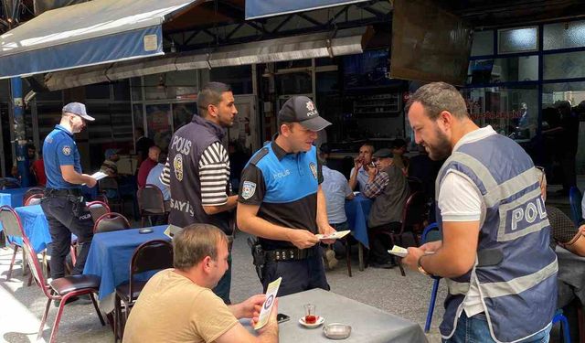 Polis dolandırıcılığa karşı broşür dağıttı