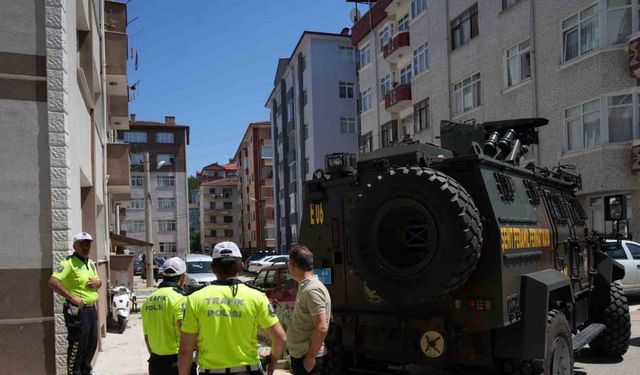 Polisi şehit etti, annesini rehin aldı: Silahlı saldırgan öldürülerek etkisiz hale getirildi