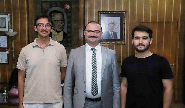 Rektör Prof. Dr. Ahmet Hacımüftüoğlu, başarılı öğrencileri misafir etti