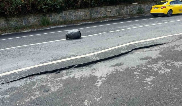 Sarıyer’de yolda çökme meydana geldi