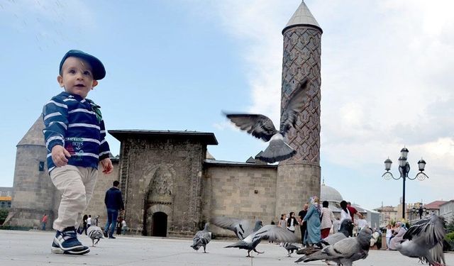 “Sıcak havalarda bol, hafif ve açık renkli giyinin”