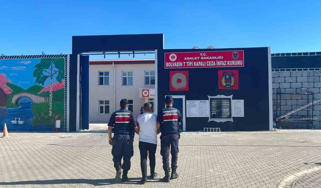 Silahla tehdit suçundan aranan şahsı jandarma yakaladı