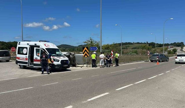 Sinop’ta 2 otomobil çarpıştı: 3 yaralı