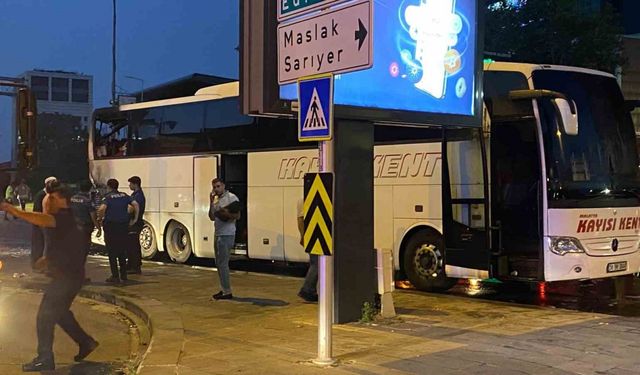 Şişli’de şehirlerarası otobüs seyir halindeyken alev aldı