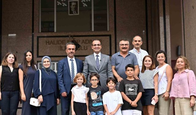 Şişli’de zil çalmadan okullar boyanıyor