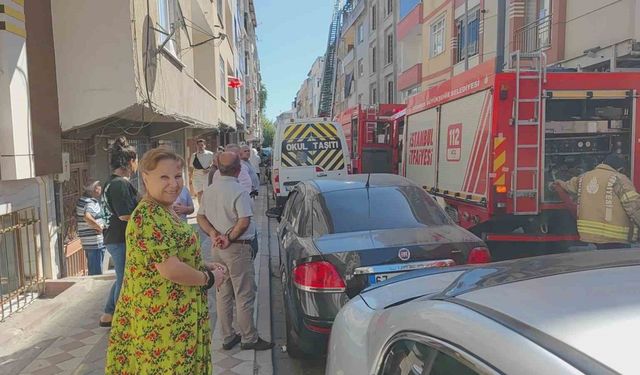 Sultangazi’de çatı katındaki kümeste çıkan yangında güvercinler telef oldu