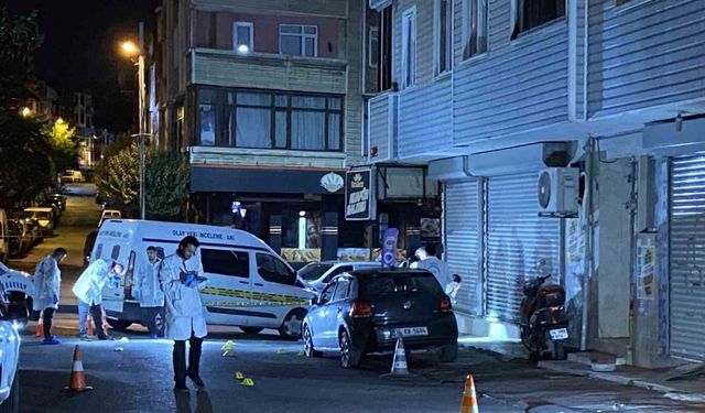 Sultangazi’de olaylı gece: Kuaföre silah ve patlayıcı maddeyle saldırdılar