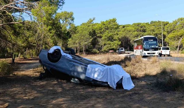 Takla atan lüks otomobilin plakalarını söküp üzerini çarşafla kapattılar