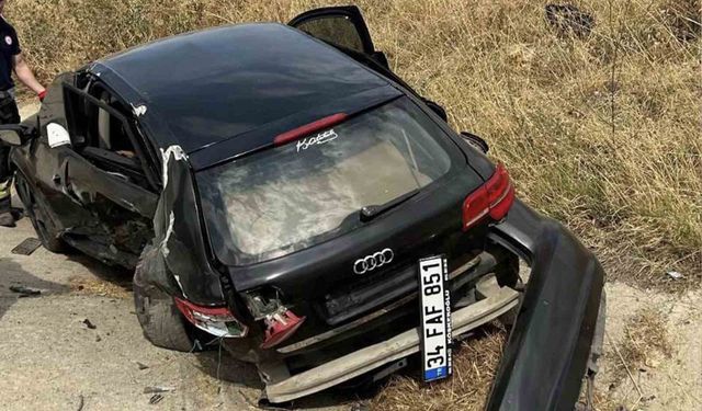 Tekirdağ’da seyir halindeki otomobil, park halinde olan iki araca çarptı: 5 yaralı