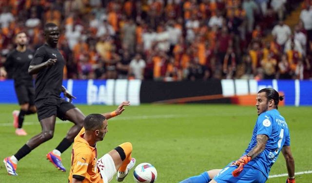 Trendyol Süper Lig: Galatasaray: 0 - Hatayspor: 0 (İlk yarı)