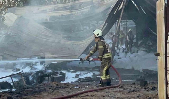 Tuzla’da iş yeri alev alev yandı