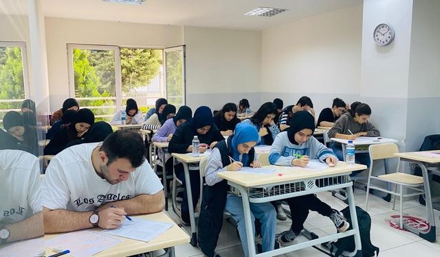 Ümraniye Belediyesi ile 280 öğrenci üniversiteli oldu