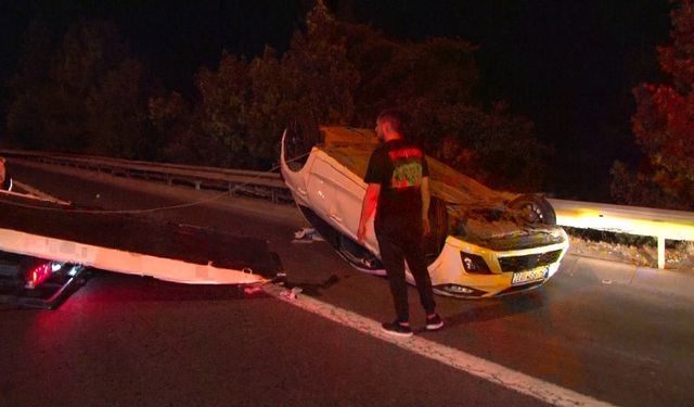 Ümraniye’de şerit değiştirirken başka bir araca çarpan otomobil takla attı: 1 yaralı