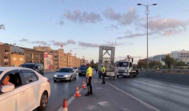 Vatan Caddesi 30 Ağustos provaları nedeniyle trafiğe kapandı