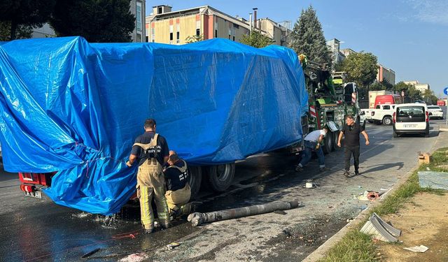 Başakşehir'de devrilen itfaiye aracındaki 2 kişi hafif yaralandı