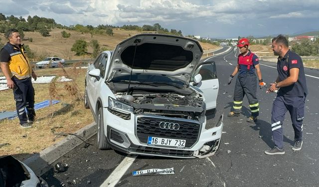 Bilecik'te iki otomobilin çarpıştığı kazada 5 kişi yaralandı