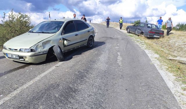 Bilecik'te otomobillerin çarpıştığı kazada 2 kişi yaralandı